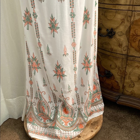 Cream V-Neck Sleeveless Resort Maxi Sundress - Picture 8 of 13